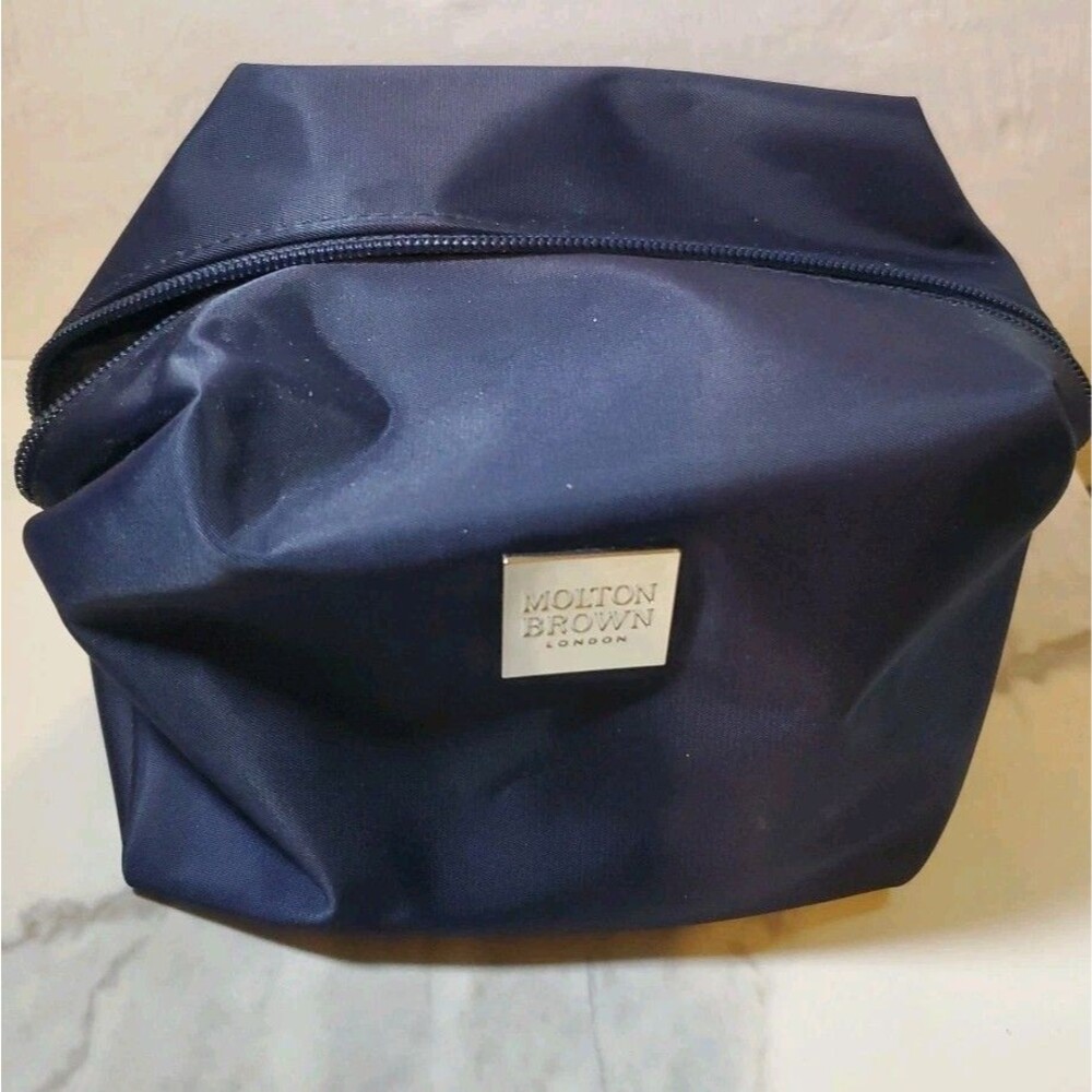 Turkish Airlines Business Class Molton Brown London Navy Amenity Kit